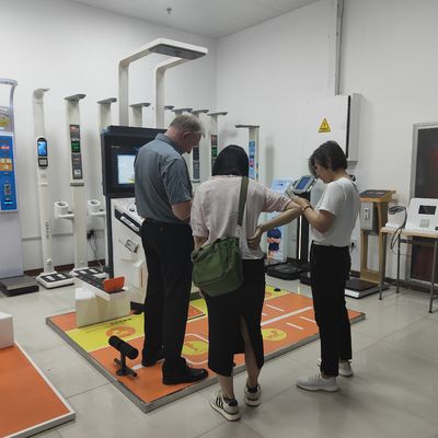 Máquina de examen médico de salud conveniente con peso ≤ 300 kg y pantalla táctil