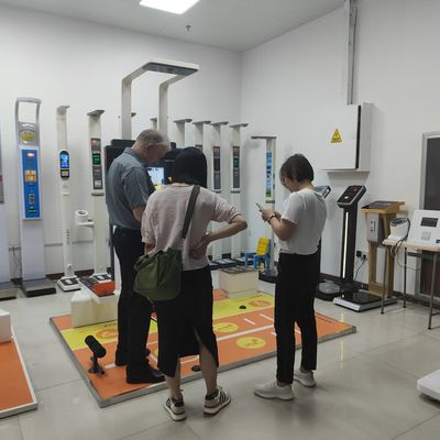 Máquina de examen médico de salud conveniente con peso ≤ 300 kg y pantalla táctil