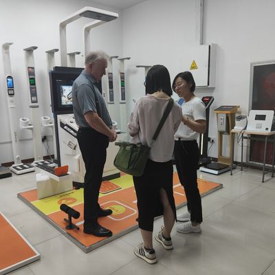 Máquina de examen médico de salud conveniente con peso ≤ 300 kg y pantalla táctil