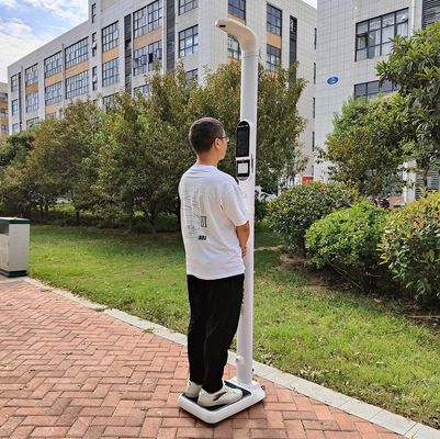 Escala médica con rango de medición de altura de 0-200 cm y análisis opcional de grasa corporal