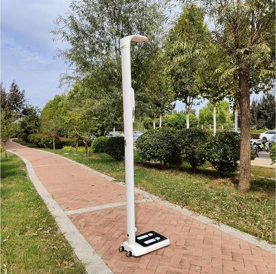 Análisis de la composición corporal y medición de la temperatura con una balanza digital de tipo permanente