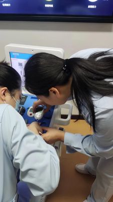 15 pulgadas de pantalla táctil Kiosco de control de salud multifunción con BIM Escala de peso de altura corporal