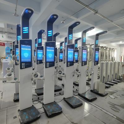 Máquina de análisis de grasa corporal de bioimpedencia con pantalla grande y pantalla de publicidad