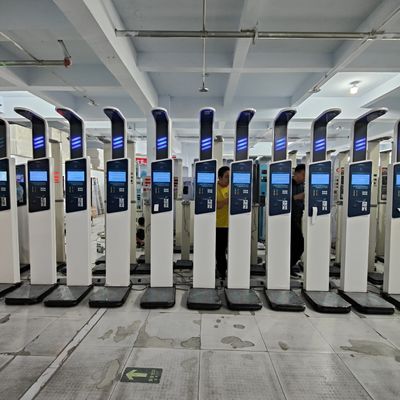 Escala de peso digital del cuerpo con medida de altura y construcción de acero