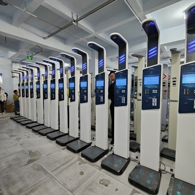 Escala de peso digital del cuerpo con medida de altura y construcción de acero