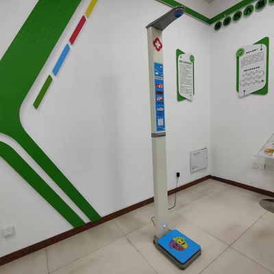 Escala de cuerpo humano plegable con transmisión automática de voz y función de medición del IMC